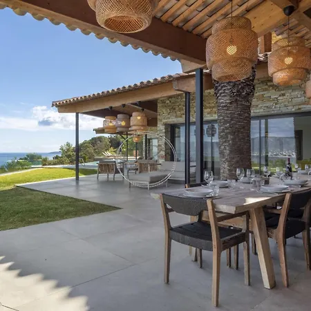 Aussergewoehnliche Am Cap Benat By Interhome Feriehus *